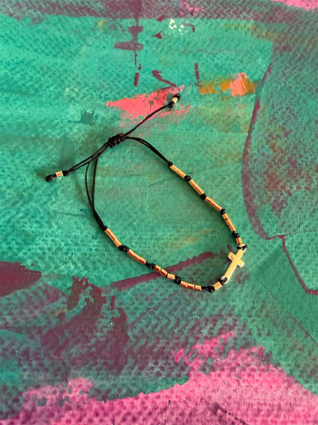 Pulsera Maida cruz dorado